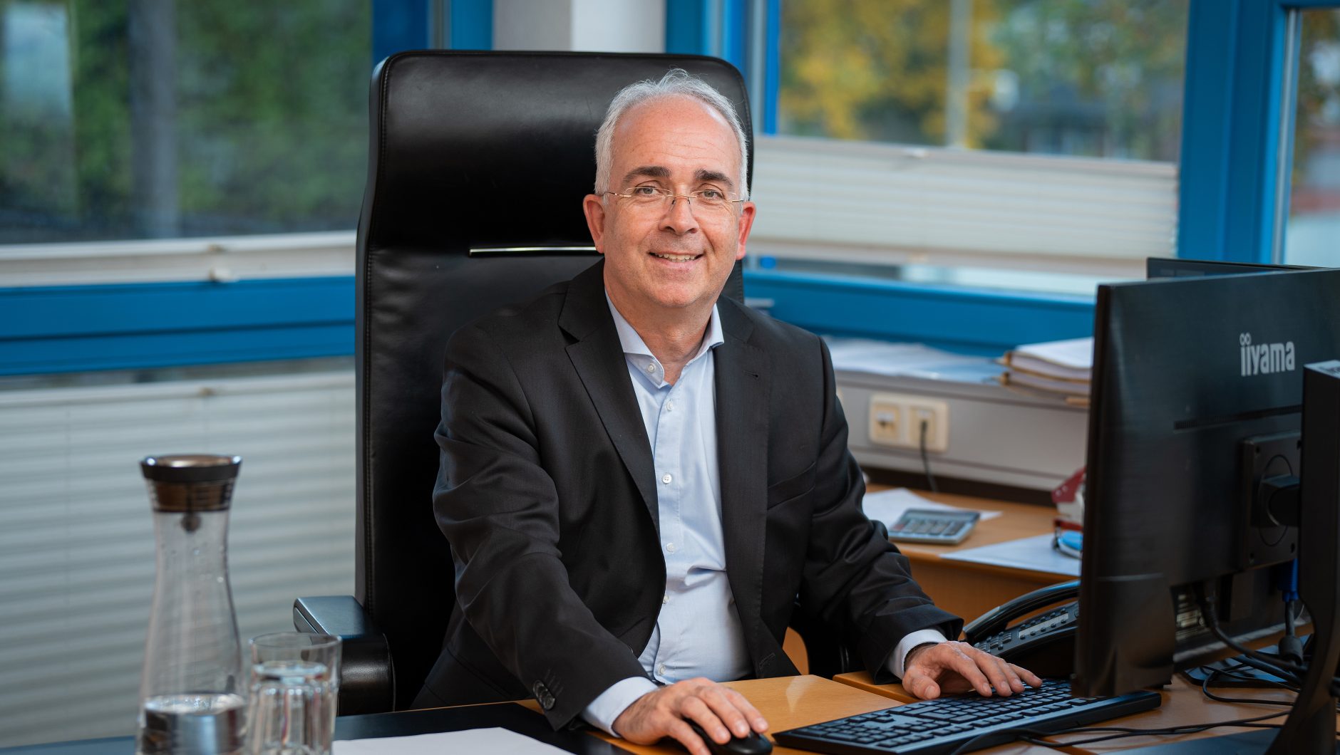 Stefan Brede am Schreibtisch